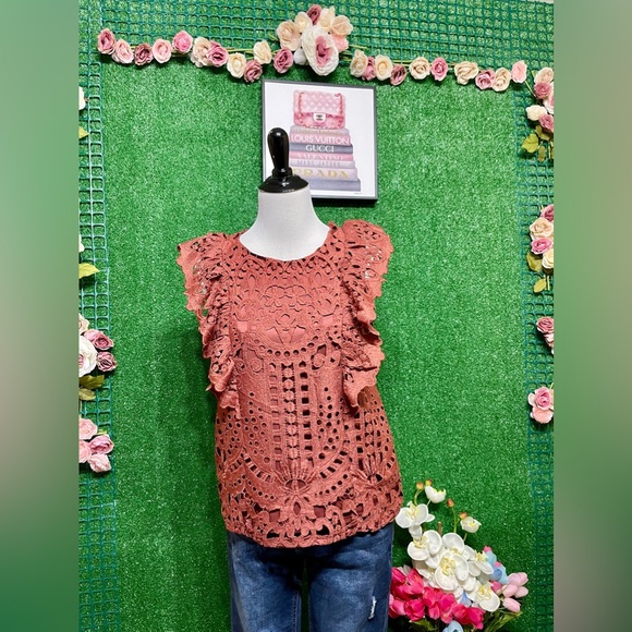 🌷Brand New Eyelet Blouse can fit Sm up to M very nice quality w/ lining size M - Picture 5 of 8